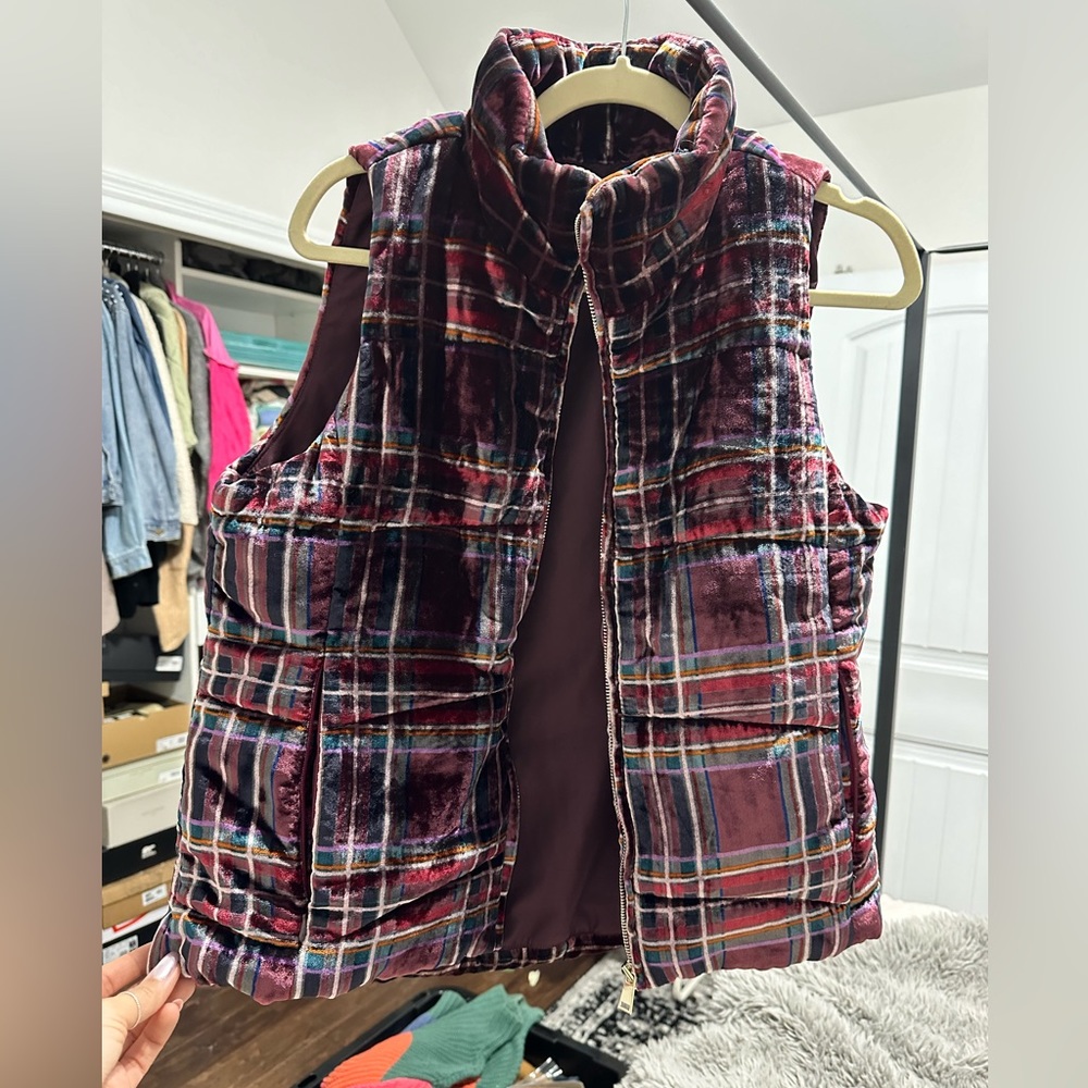 Loft velvet puffer
